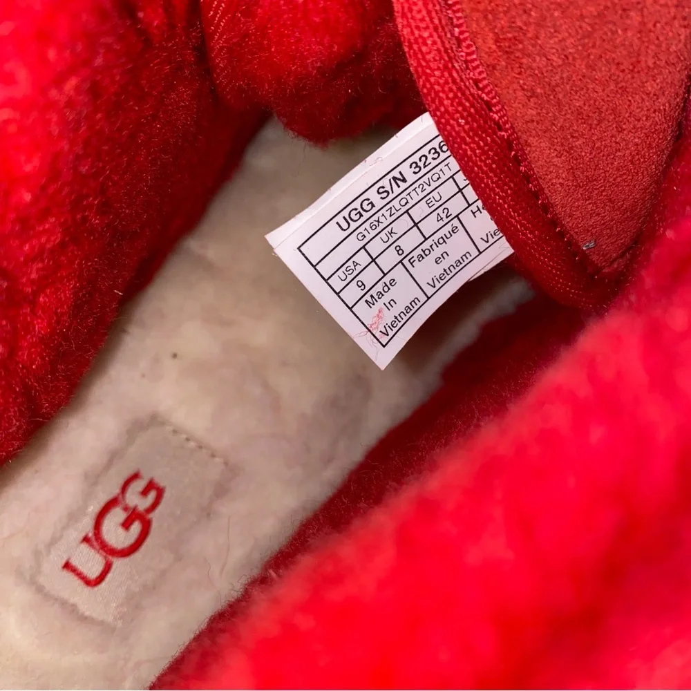 UGG Neumel boots size 9 men’s New